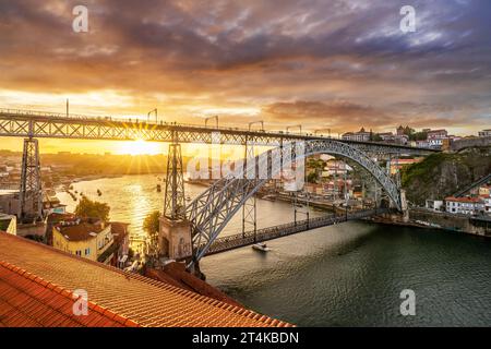 Sonnenuntergang, Ponte Dom Luis I, Luis I Brücke Porto, Porto, Portugal, Europa Stockfoto