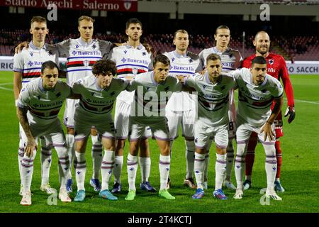 Salerno, Kampanien, Italien. 31. Oktober 2023. Sampdorias Team während des Coppa Italia Runde 32 Fußballspiels US Salernitana - Sampdoria, im Stadio Arechi in Salerno Italien am 31. Oktober 2023 (Bild: © Ciro de Luca/ZUMA Press Wire) NUR ZUR REDAKTIONELLEN VERWENDUNG! Nicht für kommerzielle ZWECKE! Stockfoto