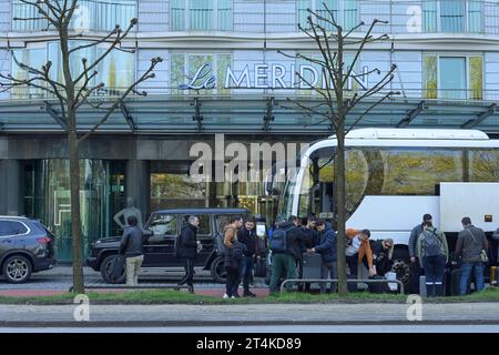 Hotel Le MÃ ridien Hamburg, an der Alster, Hamburg, Deutschland *** Hotel Le MÃ ridien Hamburg, an der Alster, Hamburg, Deutschland Credit: Imago/Alamy Live News Stockfoto