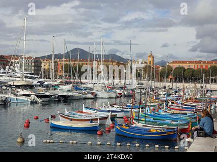 Der alte Hafen von Nizza in Südfrankreich Stockfoto