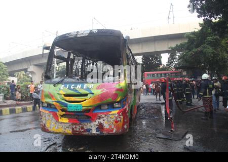 Dhaka Bangladesch 31. Oktober 2023. Am ersten Tag der 72-stündigen Blockade, die von der Bangladesch Nationalist Party BNP und der Jamaat-e-Islam Party ausgerufen wurde, miscrea Stockfoto