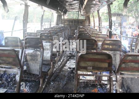 Dhaka Bangladesch 31. Oktober 2023. Am ersten Tag der 72-stündigen Blockade, die von der Bangladesch Nationalist Party BNP und der Jamaat-e-Islam Party ausgerufen wurde, miscrea Stockfoto