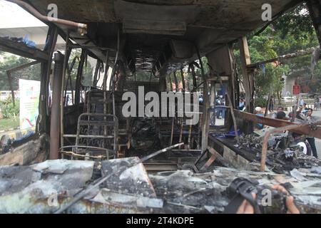 Dhaka Bangladesch 31. Oktober 2023. Am ersten Tag der 72-stündigen Blockade, die von der Bangladesch Nationalist Party BNP und der Jamaat-e-Islam Party ausgerufen wurde, miscrea Stockfoto