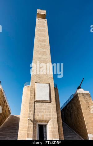 Eine Nahaufnahme des Großen Ruders in Brindisi, Italien, ein Denkmal für die Toten des Ersten Weltkriegs. Errichtet während Mussolinis Regierungszeit. Stockfoto