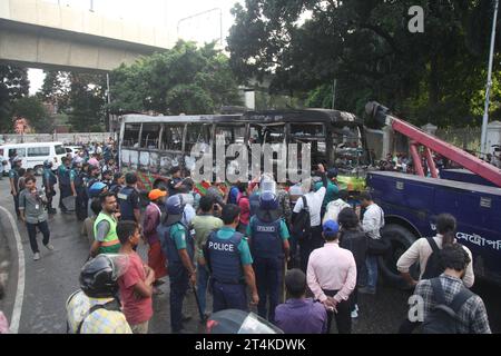 Dhaka Bangladesch 31. Oktober 2023. Am ersten Tag der 72-stündigen Blockade, die von der Bangladesch Nationalist Party BNP und der Jamaat-e-Islam Party ausgerufen wurde, miscrea Stockfoto