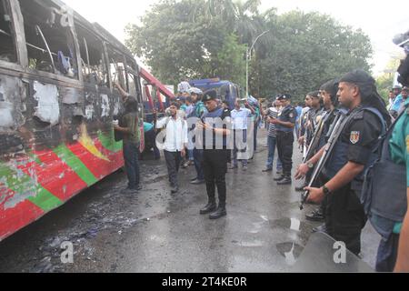 Dhaka Bangladesch 31. Oktober 2023. Am ersten Tag der 72-stündigen Blockade, die von der Bangladesch Nationalist Party BNP und der Jamaat-e-Islam Party ausgerufen wurde, miscrea Stockfoto