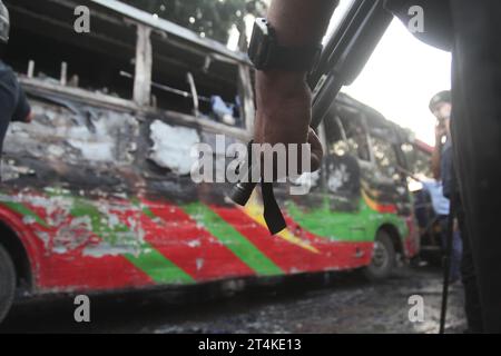 Dhaka Bangladesch 31. Oktober 2023. Am ersten Tag der 72-stündigen Blockade, die von der Bangladesch Nationalist Party BNP und der Jamaat-e-Islam Party ausgerufen wurde, miscrea Stockfoto