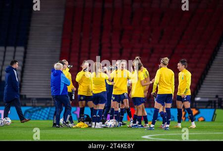 31. Oktober 2023; Hampden Park, Glasgow, Schottland: UEFA Womens Nations League, Schottland gegen die Niederlande; das schottische Team wärmt sich auf Stockfoto