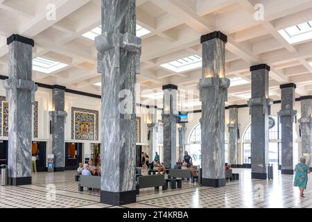 Terreiro do Pac, (ehemaliger Art déco-Fährhafen) Innenraum, Avenue Infante Dom Henrique, Alfama Quarter, Lissabon, Portugal Stockfoto