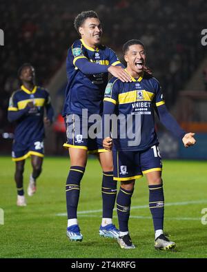 Samuel Silvera (rechts) von Middlesbrough feiert das zweite Tor ihrer Mannschaft während des Spiels der vierten Runde des Carabao Cup in St James Park, Exeter. Bilddatum: Dienstag, 31. Oktober 2023. Stockfoto