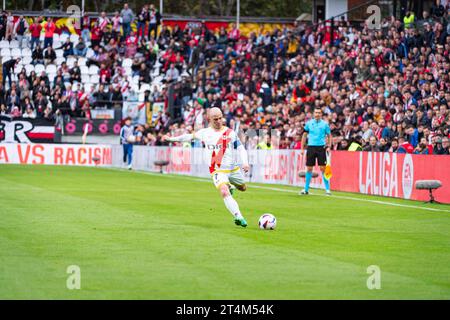 ISI Palazon (Rayo Vallecano) nimmt einen Freistoß während des Fußballspiels der spanischen Meisterschaft La Liga EA Sports zwischen Rayo Vallecano und Real Sociedad im Stadion Vallecas. Rayo Vallecano 2 : 2 Real Sociedad. Stockfoto