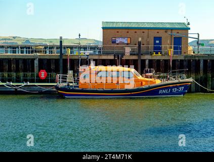 INVERGORDON, SCHOTTLAND – 4. September 2023: Invergordon ist eine Stadt in Easter Ross, Highland, Schottland. Der ehemalige Marinestützpunkt ist ein Tiefwasserhafen Stockfoto