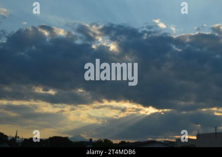 „Ruhige Momente am Wasser“ „die ruhige Eleganz der Seen“ „Reflektionen im Wasser“ „Tranquil Lakeside Enchantment“ „Waterside Beauty i Stockfoto