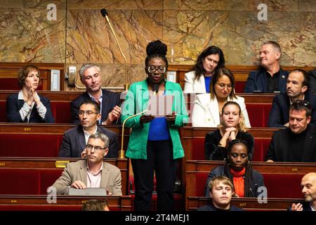 Paris, Frankreich. 31. Oktober 2023. Danièle Obono, Abgeordnete von La France Insoumise (NUPES), spricht während der Sitzung der Fragen an die Regierung in der Nationalversammlung. Eine wöchentliche Sitzung mit Fragen an die französische Regierung in der Nationalversammlung im Palais Bourbon in Paris. Quelle: SOPA Images Limited/Alamy Live News Stockfoto