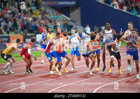 Jochem Dobber (Niederlande), Michal Desensky (Tschechische Republik). Das Staffelfinale für Männer mit 4 x 400 Metern Länge. Europameisterschaften München 2022 Stockfoto