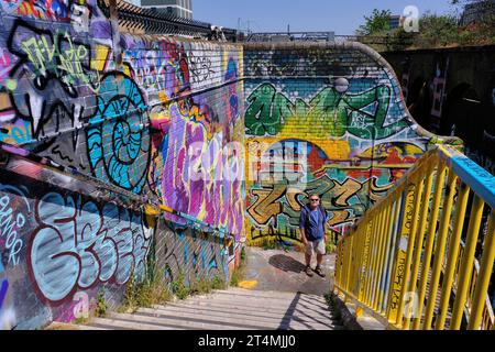 Farbenfrohe Street Art und Graffiti im Fleet Street Hill in der Nähe von Brick Lane und Spitalfields, Tower Hamlets, London, England, Großbritannien Stockfoto
