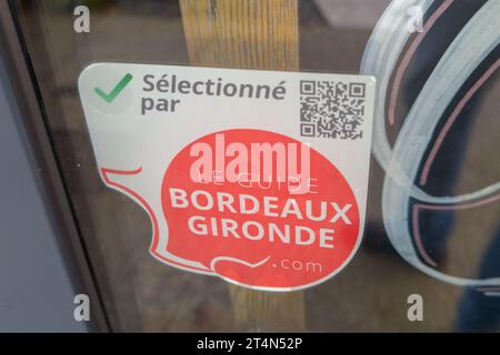 Bordeaux , Frankreich - 10 31 2023 : le Guide bordeaux gironde Aufkleber mit Empfehlung des französischen Reiseführers lokaler Schild Text und Marke lo Stockfoto