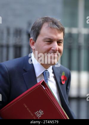 London, Vereinigtes Königreich. 31. Oktober 2023. John Glen, Chief Secretary of the Treasury, geht nach der Kabinettssitzung. Stockfoto