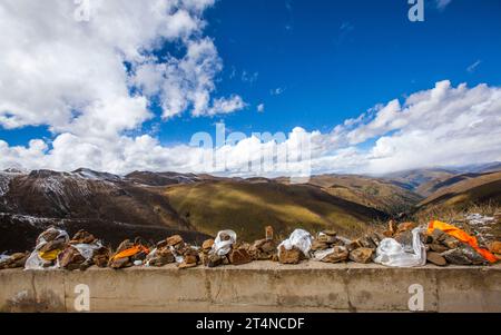 GANZI, CHINA - 11. OKTOBER 2023 - Foto vom 11. Oktober 2023 zeigt die Landschaft des Nailong-Berges in der Autonomen Präfektur Ganzi im Südwesten Stockfoto