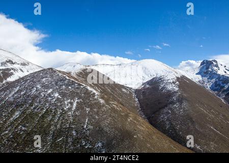 GANZI, CHINA - 11. OKTOBER 2023 - Foto vom 11. Oktober 2023 zeigt die Landschaft des Nailong-Berges in der Autonomen Präfektur Ganzi im Südwesten Stockfoto