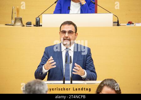 München, Deutschland. 31. Oktober 2023. CSU-Fraktionsvorsitzender Klaus Holetschek bei der Sitzung des bayerischen Landtags am 31.10.2023 in München. Es gab die erste Debatte des neuen Legislaturperiode und der Ministerpräsident wurde gewählt. -- CSU-Fraktionsvorsitzender Klaus Holetschek bei der Sitzung des Bayerischen landtags in München am 31. Oktober 2023. Es gab die erste Debatte über die neue Legislaturperiode, und der Ministerpräsident wurde gewählt. (Foto: Alexander Pohl/SIPA USA) Credit: SIPA USA/Alamy Live News Stockfoto