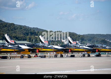 Seongnam, Südkorea - 21. Oktober 2023: Südkoreanische T-50 Black Eagles der Republik Korea Air Force in Seoul ADEX 2023 Stockfoto