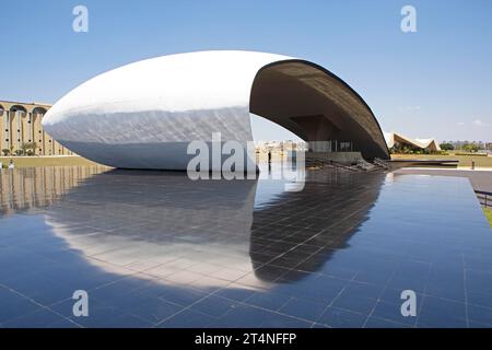 Concha Acustica do Exercito, Duque de Caxias Platz, Architekt Oscar Niemeyer, hinter dem Hauptquartier der Armee, Militärsektor, Brasilia, Distrito Stockfoto