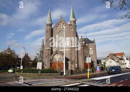 St. Joseph’s Church (1908) (Sint-Josephkerk) ist eine römisch-katholische Kirche in der Stadt Alkmaar. Ein Nationaldenkmal, das in einen Wohnkomplex umgewandelt wurde. Stockfoto