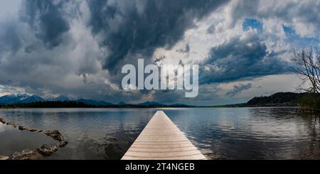 Gewitterwolken bei Sonnenuntergang, Hopfensee, Hopfen am See, bei Füssen, Ostallgaeu, Allgaeu, Bayern, Deutschland Stockfoto