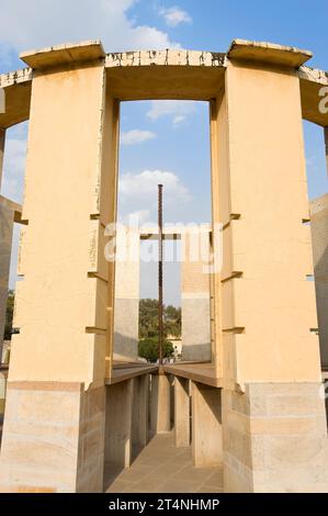 Jantar Mantar, Jai Singh II Sternwarte, die Ram-Yantra, Jaipur, Rajasthan, Indien Stockfoto