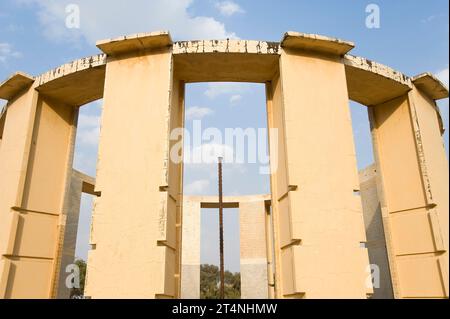 Jantar Mantar, Jai Singh II Sternwarte, die Ram-Yantra, Jaipur, Rajasthan, Indien Stockfoto