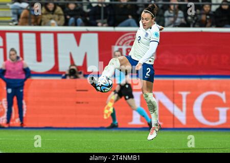 Leuven, Belgien. 31. Oktober 2023. Lucy Bronze (2) aus England, dargestellt während eines Spiels zwischen den belgischen Nationalmannschaften, genannt die Red Flames und England, genannt The Lionesses, im Spiel 4/6 der UEFA Women's Nations League 2023-24, am Dienstag, 31. Oktober 2023 in Leuven, Belgien. Foto Stijn Audooren | Credit: Sportpix/Alamy Live News Stockfoto