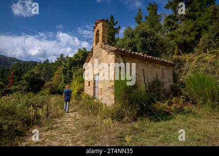 Eremitage von Sant Francesc de Carbonell, mitten in den Guilleries, in der Gemeinde Osor (La Selva, Girona, Katalonien, Spanien) Stockfoto