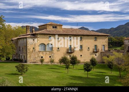 Haus MAS del Cavaller, in Vidrà, an einem Herbstmorgen (Osona, Katalonien, Spanien) ESP: Casa del Mas del Cavaller, en Vidrà, en una mañana de otoño Stockfoto