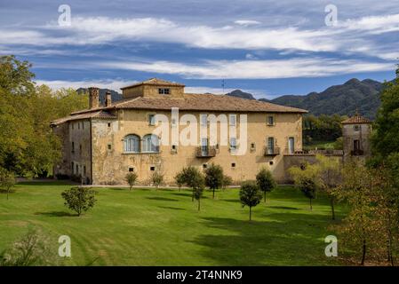 Haus MAS del Cavaller, in Vidrà, an einem Herbstmorgen (Osona, Katalonien, Spanien) ESP: Casa del Mas del Cavaller, en Vidrà, en una mañana de otoño Stockfoto