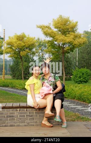 Luannan County - 13. Juli: Besucher machen einen Spaziergang durch den Park, am 13. Juli 2015, Luannan, Hebei, China Stockfoto