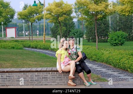 Luannan County - 13. Juli: Besucher machen einen Spaziergang durch den Park, am 13. Juli 2015, Luannan, Hebei, China Stockfoto