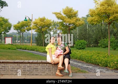 Luannan County - 13. Juli: Besucher machen einen Spaziergang durch den Park, am 13. Juli 2015, Luannan, Hebei, China Stockfoto