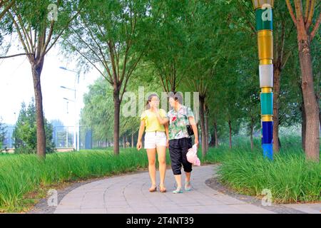 Luannan County - 13. Juli: Besucher machen einen Spaziergang durch den Park, am 13. Juli 2015, Luannan, Hebei, China Stockfoto