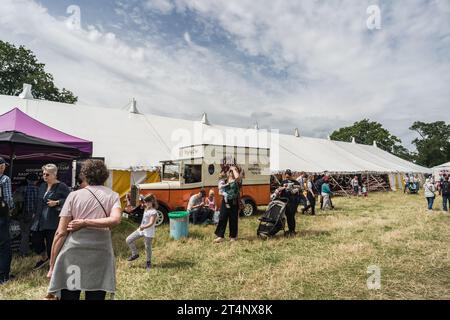 Nantwich, Cheshire, England, 26. Juli 2023. Vintage Food Van auf einer Landmesse, Tourismus und Festival redaktionelle Illustration. Stockfoto