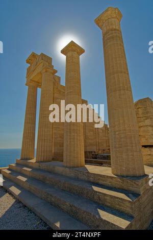 Der Tempel der Athena Lindia, Teil der Akropolis von Lindos auf der Insel Rhodos, Griechenland. Stockfoto