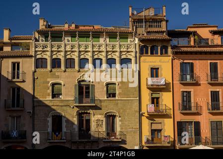 Fassade des Hauses Moixó, im Renaissance-, Barock- und eklektischen Stil, auf dem Hauptplatz von Vic (Osona, Barcelona, Katalonien, Spanien) Stockfoto