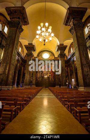 Inneres der neoklassizistischen Kathedrale St. Peter in Vic mit dramatischen Wandmalereien von Josep Maria Sert (Vic, Barcelona, Katalonien, Spanien) Stockfoto