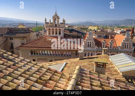 Dächer und Gebäude von Vic vom historischen Stadtzentrum (Osona, Barcelona, Katalonien, Spanien) ESP: Tejados y edificios de Vic (Barcelona, España) Stockfoto