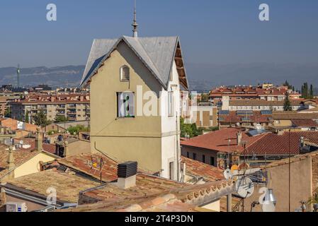 Dächer und Gebäude von Vic vom historischen Stadtzentrum (Osona, Barcelona, Katalonien, Spanien) ESP: Tejados y edificios de Vic (Barcelona, España) Stockfoto