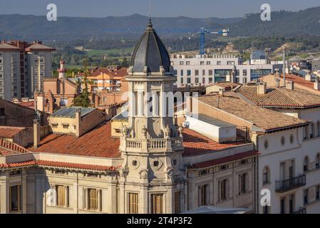 Dächer und Gebäude von Vic vom historischen Stadtzentrum (Osona, Barcelona, Katalonien, Spanien) ESP: Tejados y edificios de Vic (Barcelona, España) Stockfoto