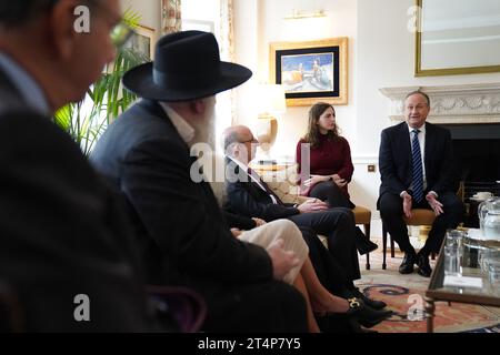 Der Ehemann des US-Vizepräsidenten Kamala Harris, zweiter Gentleman Douglas Emhoff, traf Mitglieder der britischen jüdischen Gemeinde im Wychwood House in London. Bilddatum: Mittwoch, 1. November 2023. Stockfoto