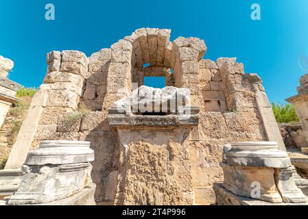 Antalya, Türkei - 12. September 2023: Antike Stadt Perge in Antalya, Türkei. Historische Ruinen in der antiken Stadt Pamphylia Stockfoto