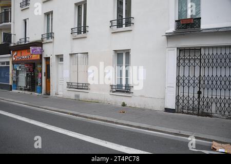 Paris, Frankreich. November 2023. Antisemitismus: Antisemitische Tags wurden am 1. November 2023 in der Rue Lacaze, im 14. Arrondissement von Paris und in mehreren Städten Frankreichs entdeckt. Dieses Symbol der jüdischen Religion wurde an mehreren Gebäuden entdeckt, während der Krieg zwischen Israel und der Hamas die Angst vor einer Zunahme antisemitischer Handlungen in Frankreich schürt. Eine Untersuchung wurde eingeleitet. (Foto: Lionel Urman/SIPA USA) Credit: SIPA USA/Alamy Live News Stockfoto