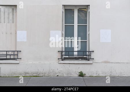 Paris, Frankreich. November 2023. Antisemitismus: Antisemitische Tags wurden am 1. November 2023 in der Rue Lacaze, im 14. Arrondissement von Paris und in mehreren Städten Frankreichs entdeckt. Dieses Symbol der jüdischen Religion wurde an mehreren Gebäuden entdeckt, während der Krieg zwischen Israel und der Hamas die Angst vor einer Zunahme antisemitischer Handlungen in Frankreich schürt. Eine Untersuchung wurde eingeleitet. (Foto: Lionel Urman/SIPA USA) Credit: SIPA USA/Alamy Live News Stockfoto